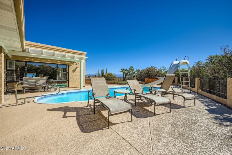 Grea Entertaining Space