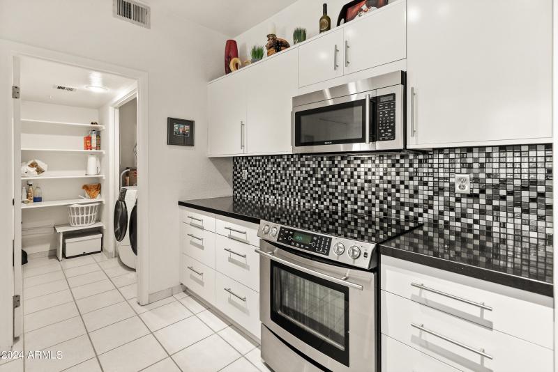 11333 N 92nd St Unit 1021-19 kitchen