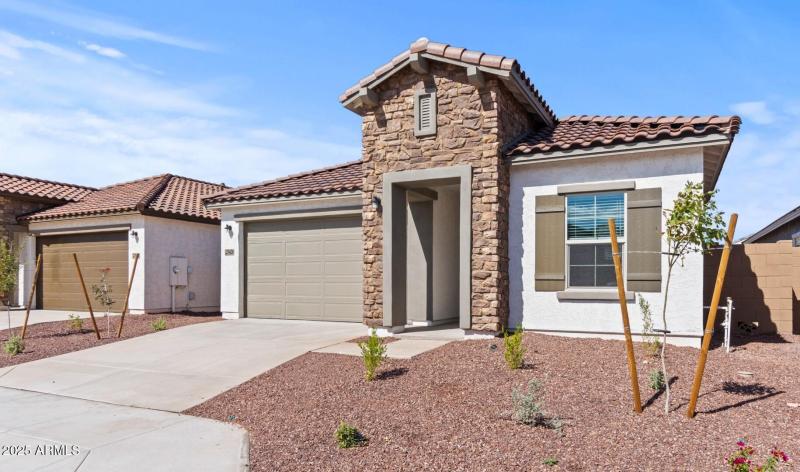 MR Lot #68 Front Exterior 3 (Large)