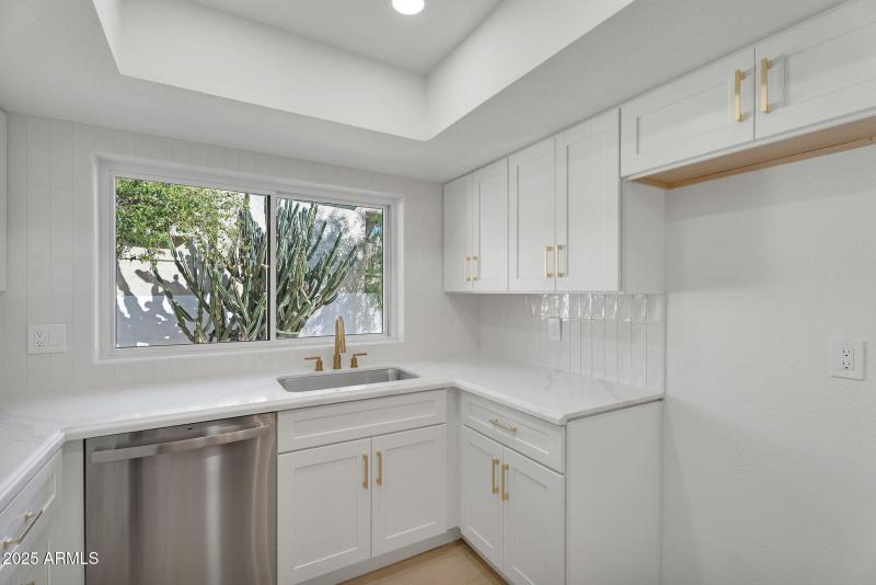 10-web-or-mls-4507 E Monte Way-11