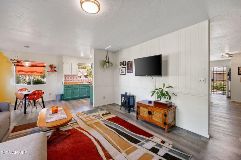 Family Room / Den to Breakfast Nook