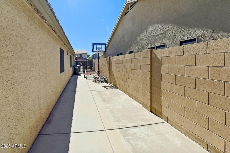 Paladini - Side Yard