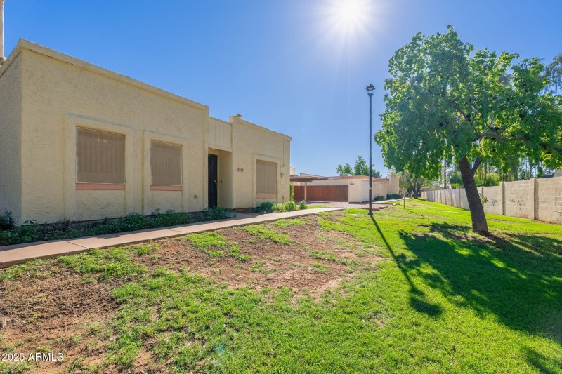 8120 N 32nd Ave - 02