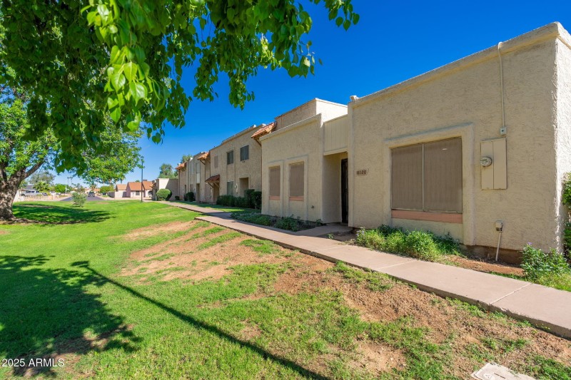 8120 N 32nd Ave - 03