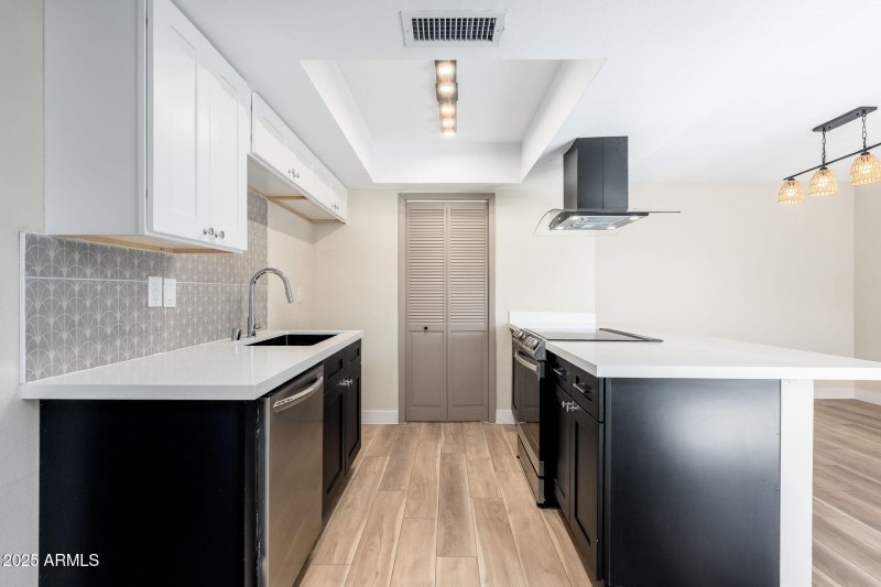 8120 N 32nd Ave - 08