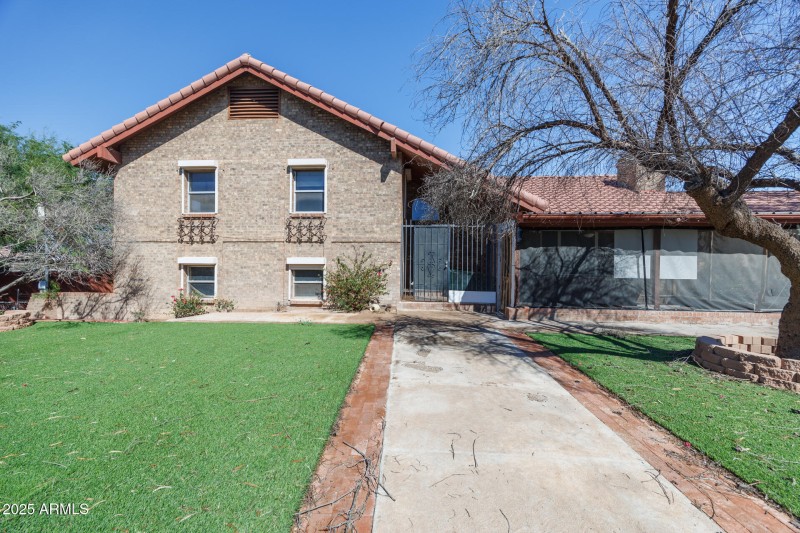 Front Center Walkway