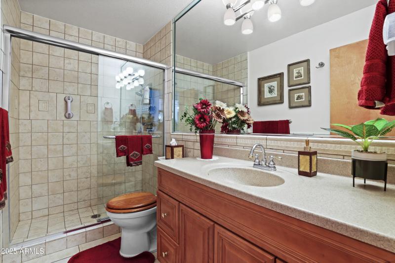 GUEST QUARETERS BATH