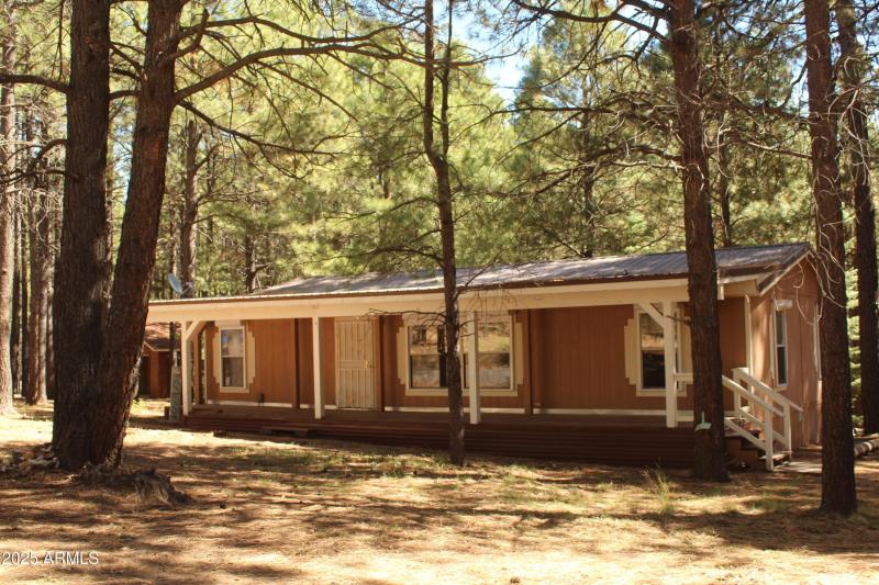 659 Front shutters up