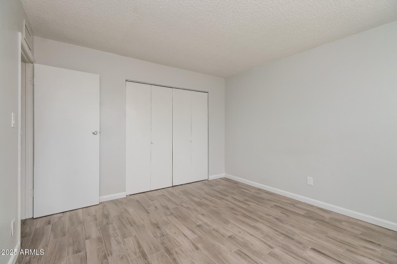 10-photo-Main-Bedroom