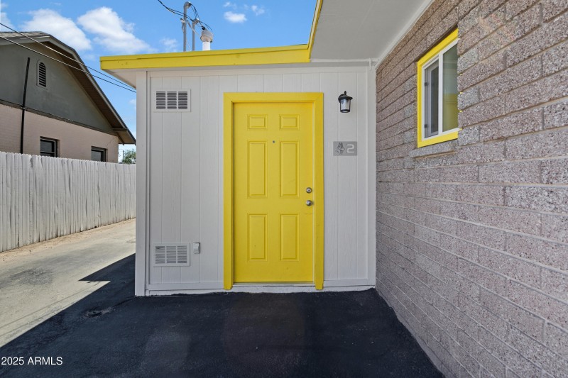 Axl in Garfield - Exterior (9)