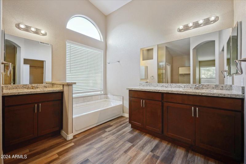 11-011-primary-bathroom