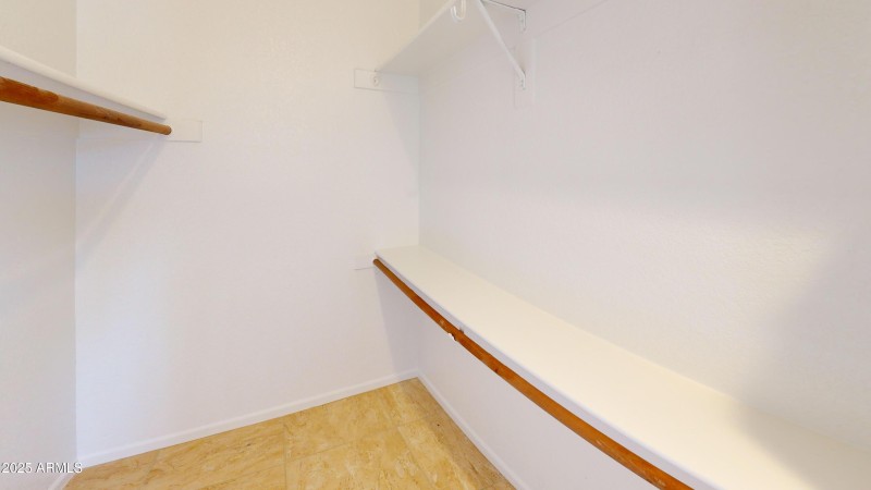 9050-E-Gray-Rd-Closet