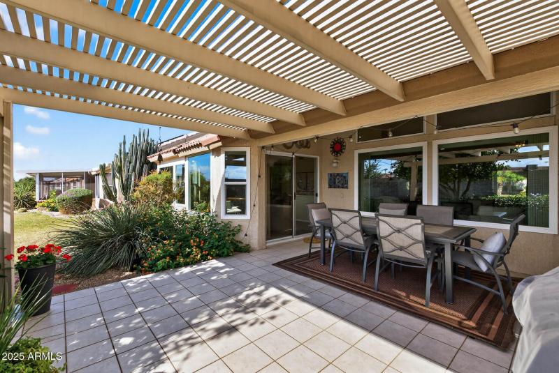 Tiled Patio w/pergola
