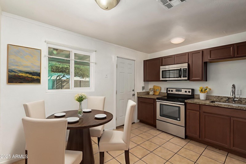 37th-Ave_Dining - Kitchen - Standard - 8