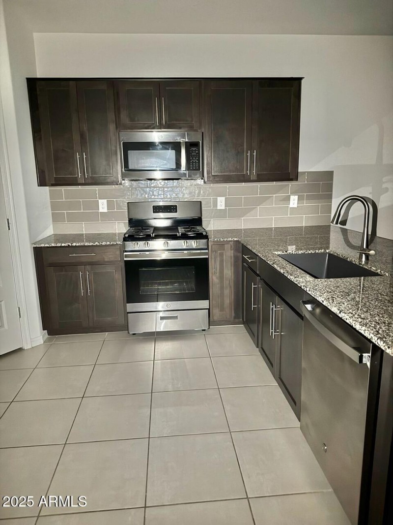 6cc12209-2ab8-43c2-832d-980354f2ec82