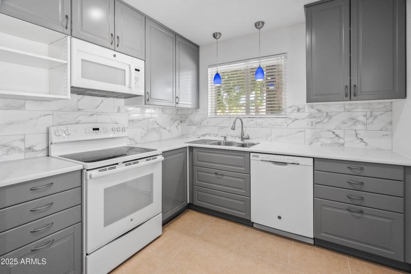 10926 W Abbott Ave-28