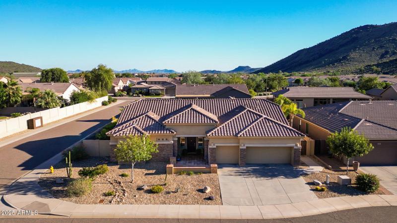 Mountain-View Masterpiece