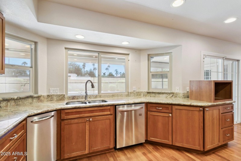 14-web-or-mls-8919-n-80th-pl