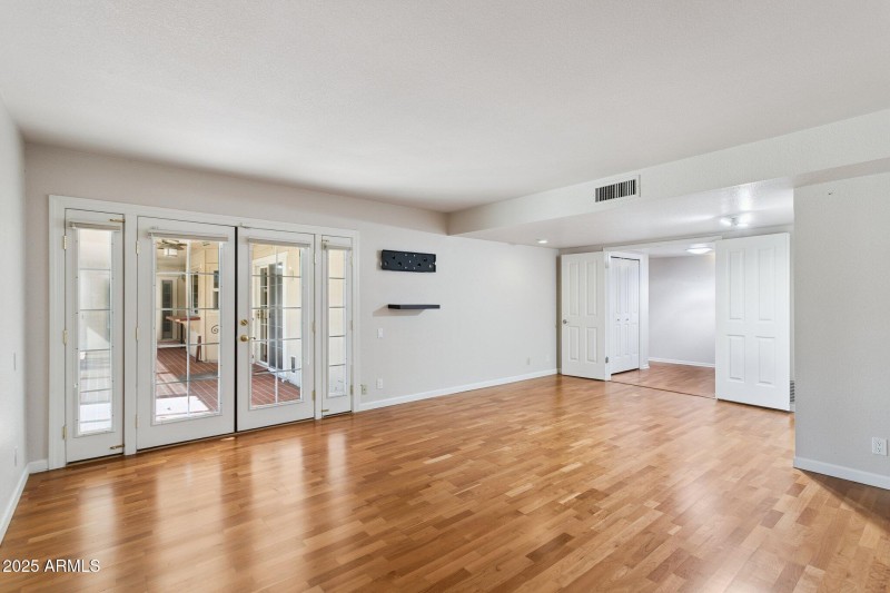 18-web-or-mls-8919-n-80th-pl