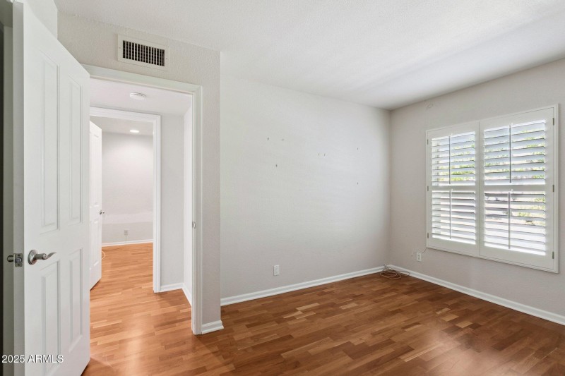 23-web-or-mls-8919-n-80th-pl