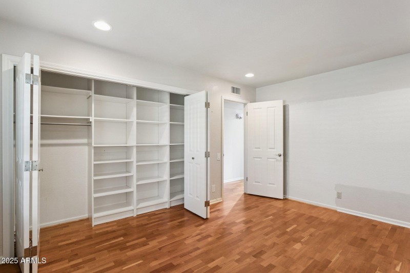 26-web-or-mls-8919-n-80th-pl