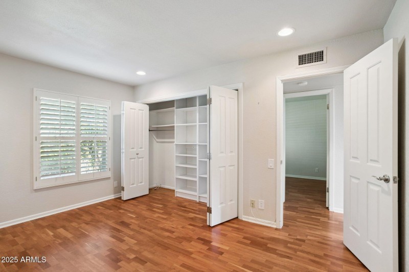 27-web-or-mls-8919-n-80th-pl