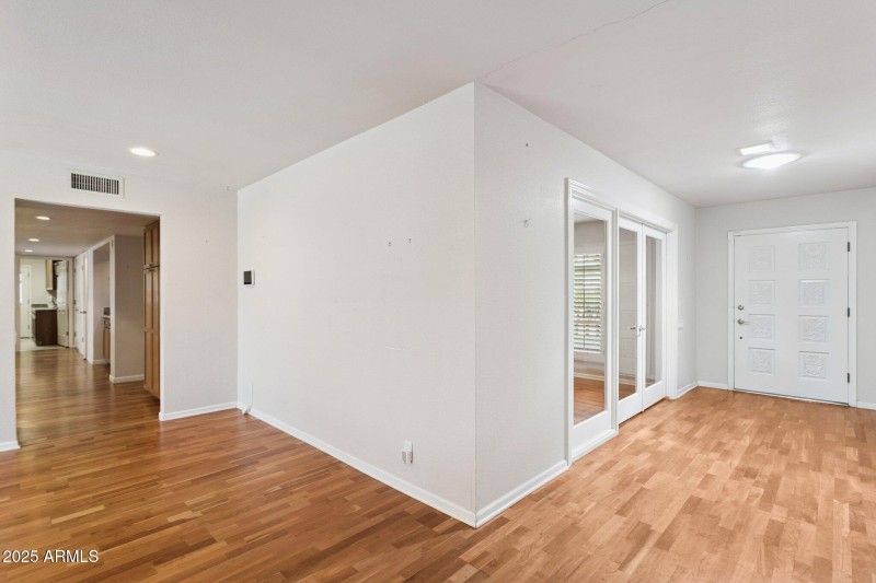 36-web-or-mls-8919-n-80th-pl