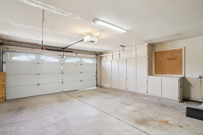 42-web-or-mls-8919-n-80th-pl