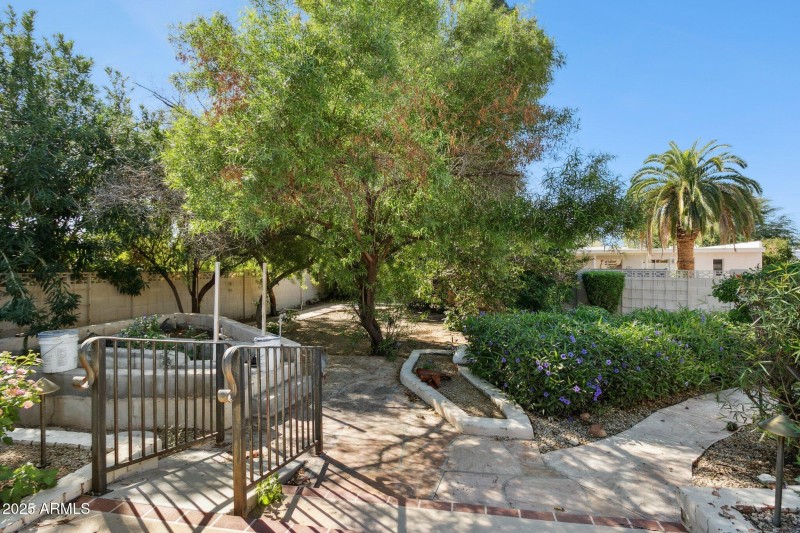 50-web-or-mls-8919-n-80th-pl