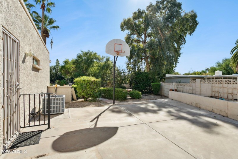 51-web-or-mls-8919-n-80th-pl