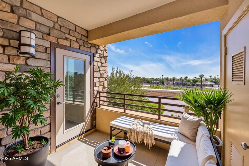 6-web-or-mls-collov-ai_20251016224055_by