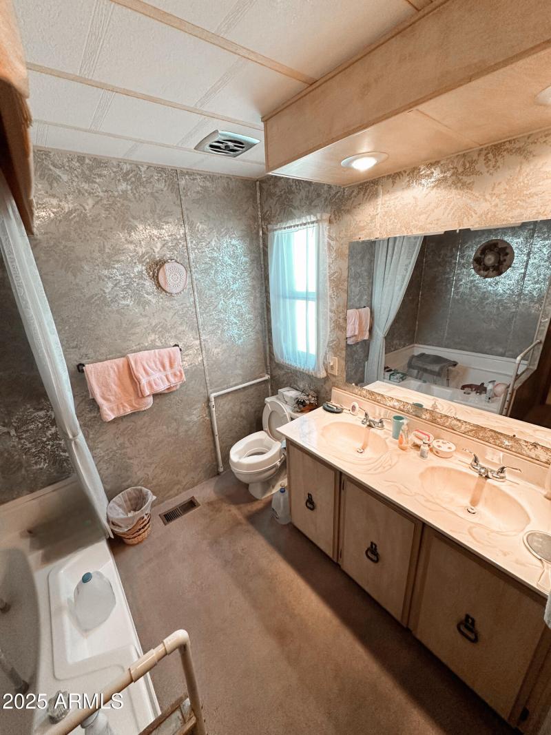 9ED6A88E-F333-4391-B48F-44E0E1F49865