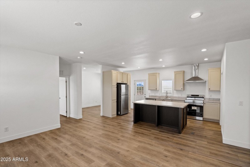 07-07-Family Room to Kitchen