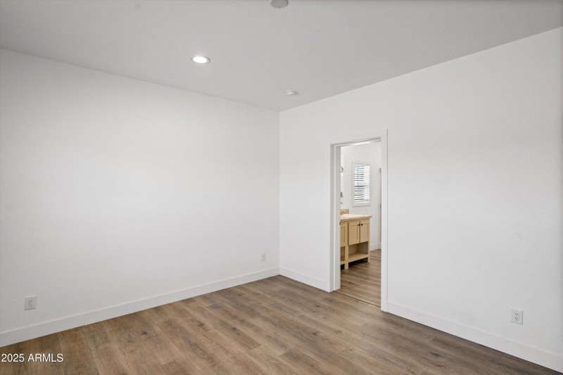 21-21-Primary Bedroom