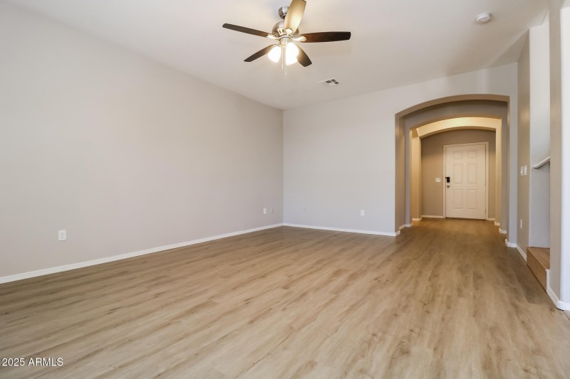 004-photo-living-room-12850670