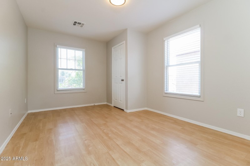 013-photo-bedroom-12850660