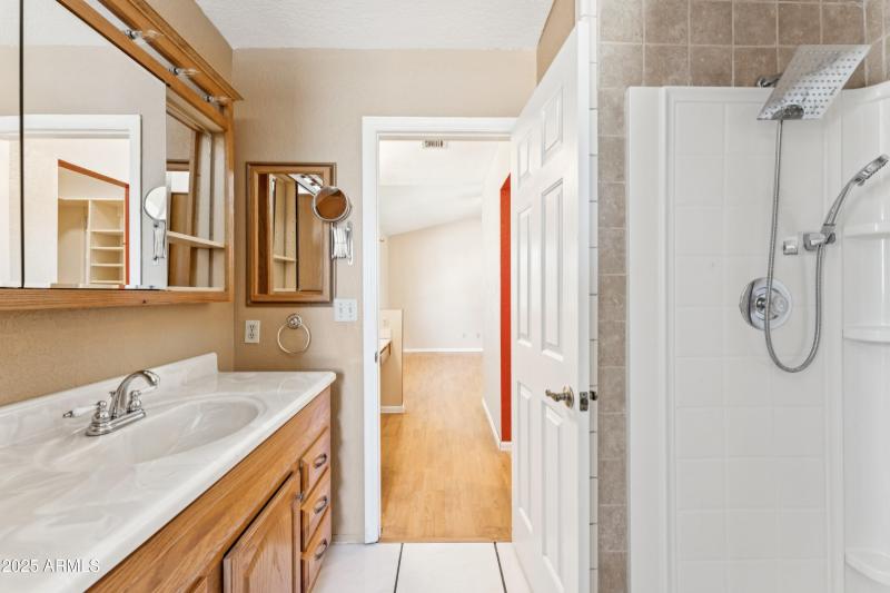 Primary EnSuite Bath, Alt View