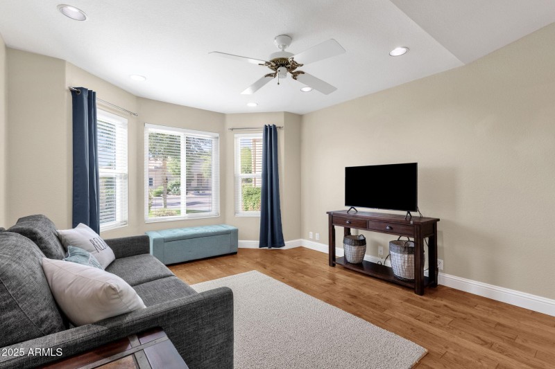 11-web-or-mls-19491-n-88th-ave