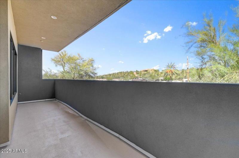 13-Loft Balcony