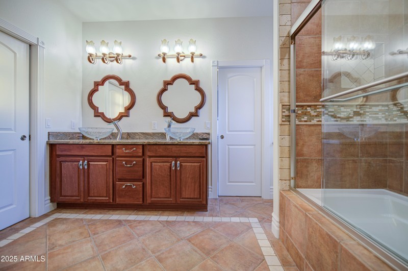 Bathroom 3-pic 1