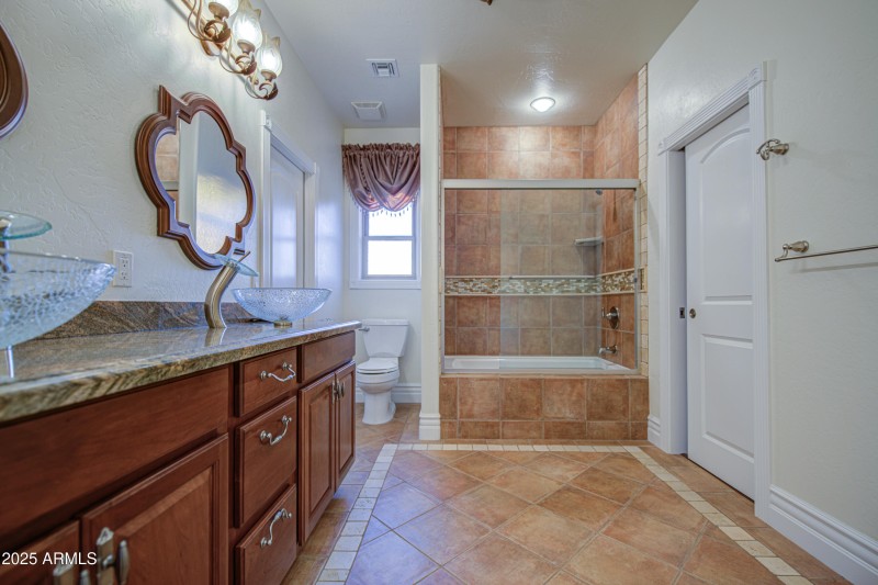 Bathroom 3-pic 2