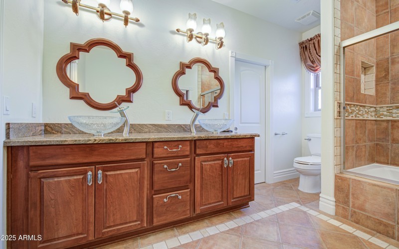 Bathroom 3-pic 3