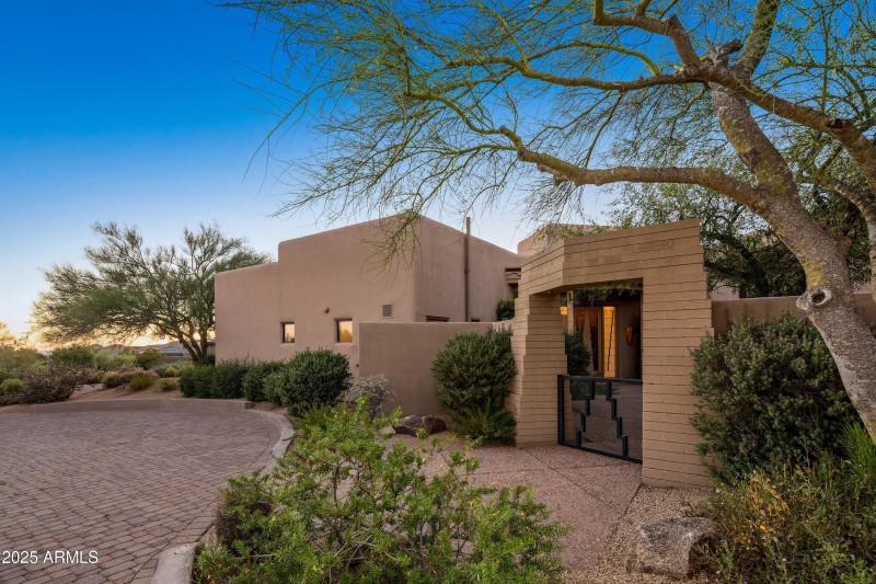 031_Gated Courtyard Entrance