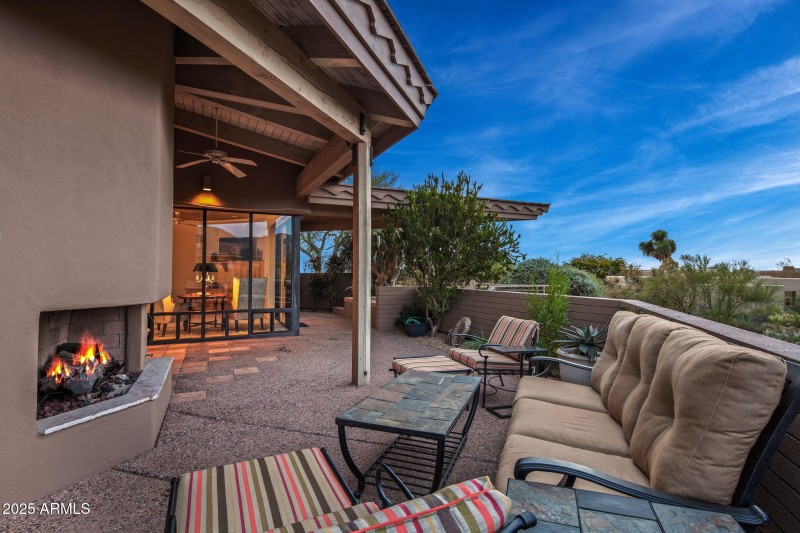 043_Outdoor Living Area