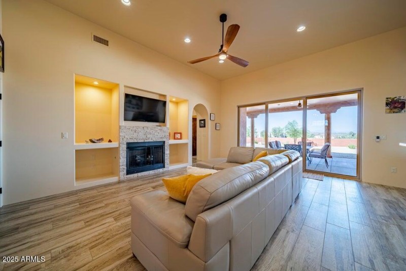 20201020203417872041000000-o