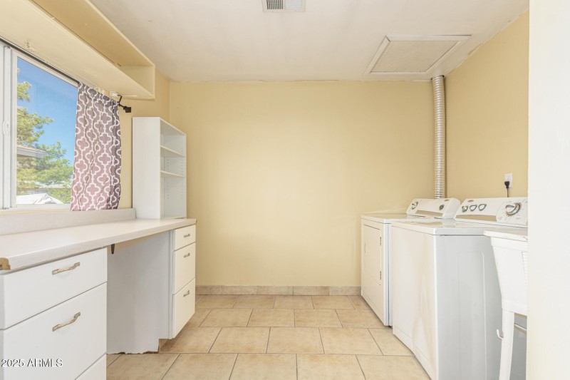 Laundry room & utility sink