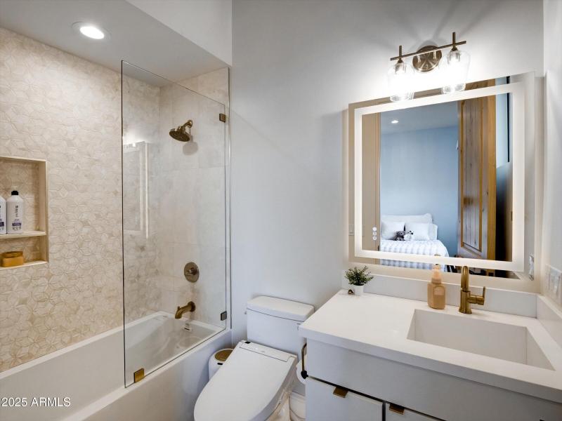 Champagne gold faucets add elegance