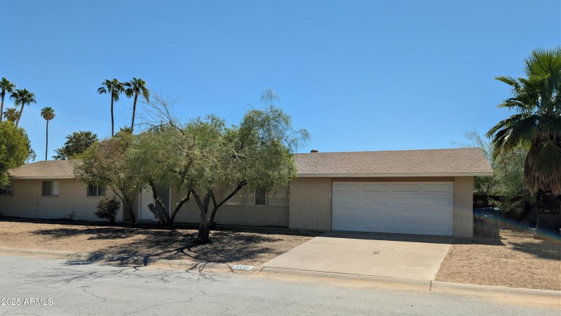 PXL_20251001_190557019.RAW-01.COVER~2