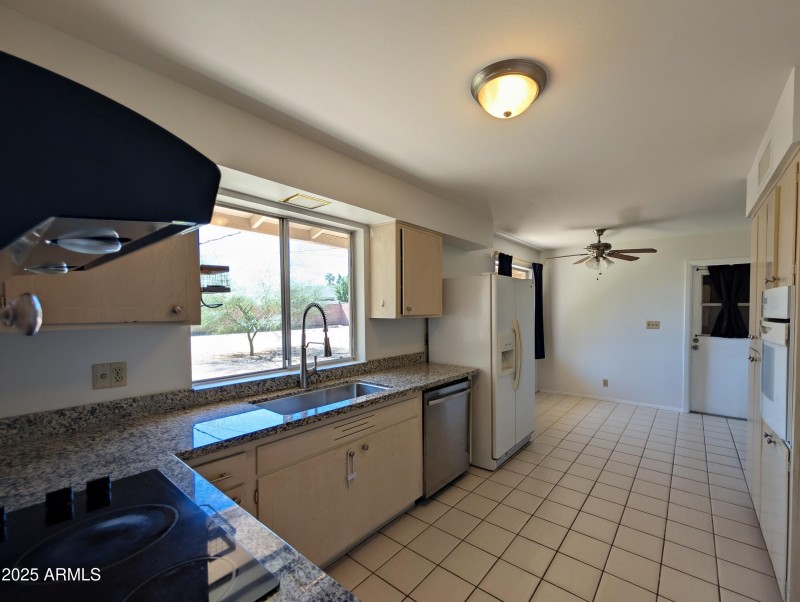 PXL_20251001_183834278.RAW-01.COVER~2