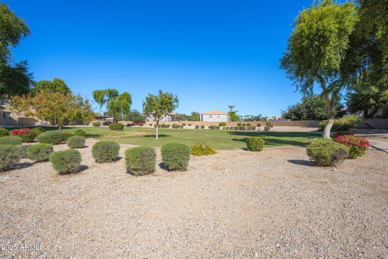 935 E Agua Fria-Community-8